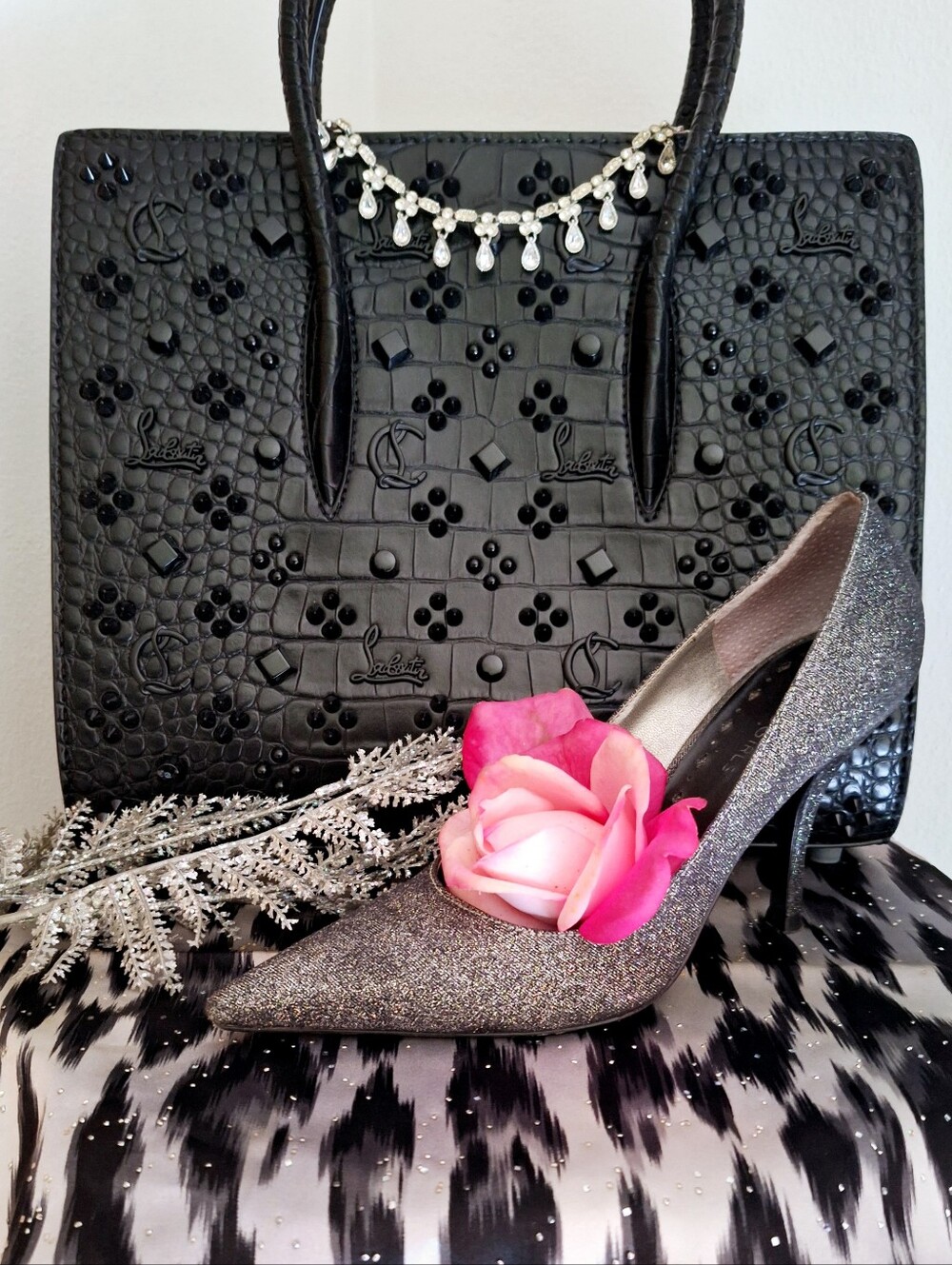 CL BLACK CROC DESIGN TOTE - NWOT